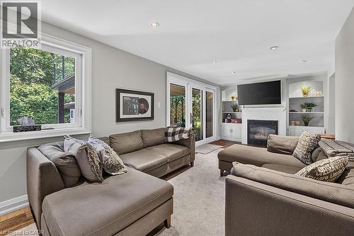 26 Freeland Court, Hamilton, ON - Indoor Photo Showing Living Room With Fireplace