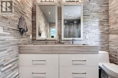 26 Freeland Court, Hamilton, ON - Indoor Photo Showing Bathroom