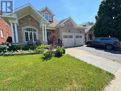 933 RED DEER AVENUE Oshawa, ON L1K 0C4