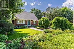 1808 RUSSELL ROAD  Ottawa, ON K1G 1L5