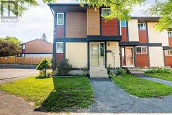 126 MCCLINTOCK WAY  Ottawa, ON K2L 2A4