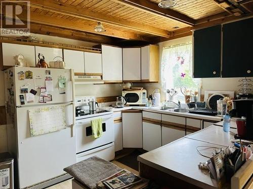 220 Fourth Lin E, Sault Ste. Marie, ON - Indoor Photo Showing Kitchen