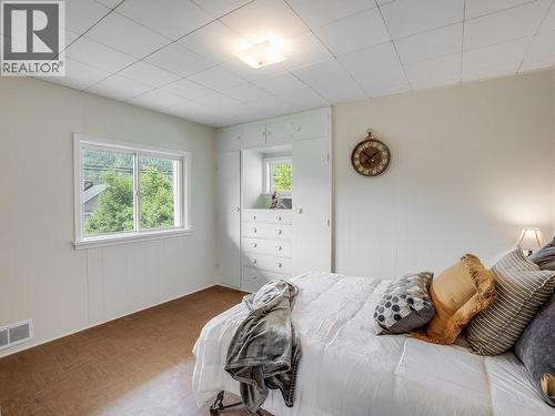 720 Third Street, Nelson, BC - Indoor Photo Showing Bedroom