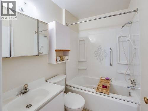 720 Third Street, Nelson, BC - Indoor Photo Showing Bathroom