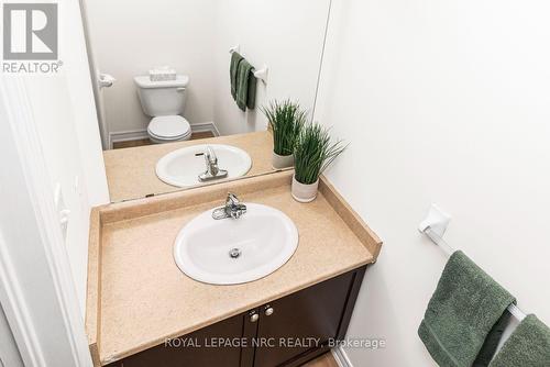 Main floor powder room - 22 - 45 Seabreeze Crescent, Hamilton, ON 