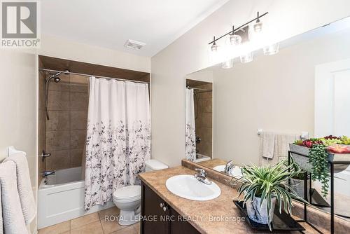 Private primary 4pc ensuite - 22 - 45 Seabreeze Crescent, Hamilton, ON 