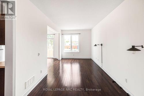 Bright living room - 22 - 45 Seabreeze Crescent, Hamilton, ON 