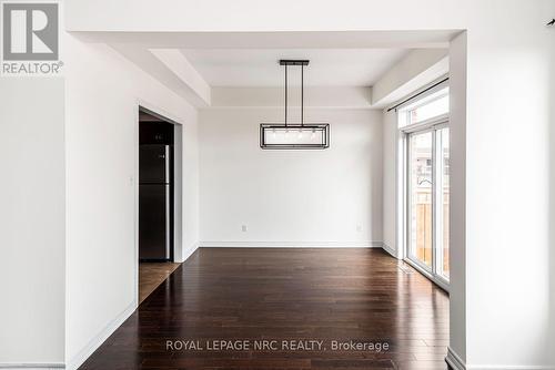Dining room with sliding doors to deck - 22 - 45 Seabreeze Crescent, Hamilton, ON 