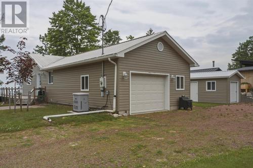 2761 Hawdon Dr, Richards Landing, ON 