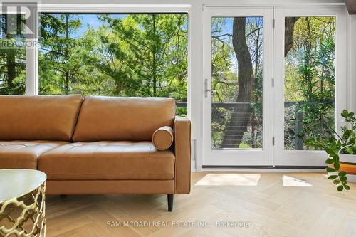 1273 Queen Victoria Avenue, Mississauga, ON - Indoor