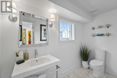 1273 Queen Victoria Avenue, Mississauga, ON - Indoor Photo Showing Bathroom