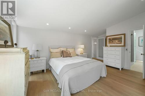 1273 Queen Victoria Avenue, Mississauga, ON - Indoor Photo Showing Bedroom