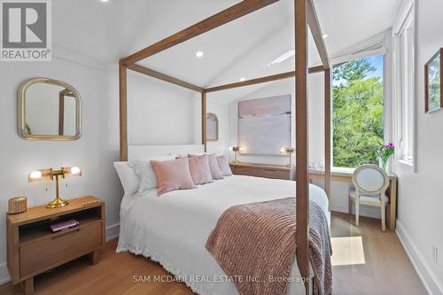 1273 Queen Victoria Avenue, Mississauga, ON - Indoor Photo Showing Bedroom