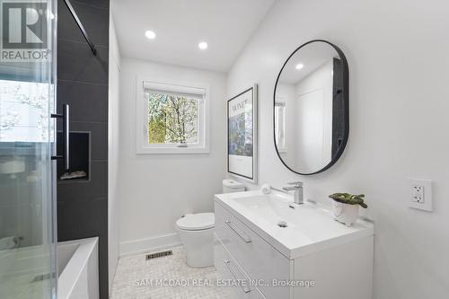 1273 Queen Victoria Avenue, Mississauga, ON - Indoor Photo Showing Bathroom