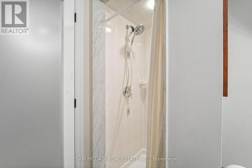 1273 Queen Victoria Avenue, Mississauga, ON - Indoor Photo Showing Bathroom
