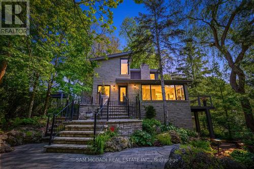 1273 Queen Victoria Avenue, Mississauga, ON - Outdoor With Deck Patio Veranda