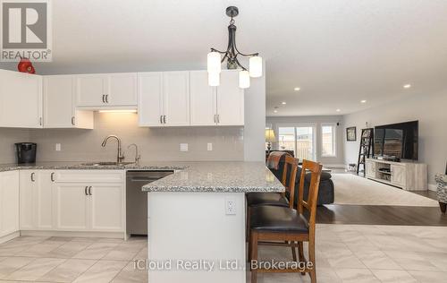 Breakbar - 108 Stephenson Way, Minto, ON 