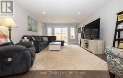 Living Room with Hardwood Floors & Pot lights - 