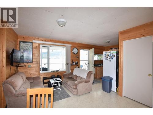 1 Imtil Road, Vernon, BC - Indoor Photo Showing Living Room