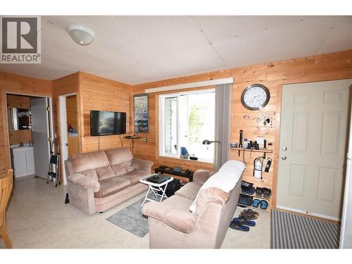 1 Imtil Road, Vernon, BC - Indoor Photo Showing Living Room