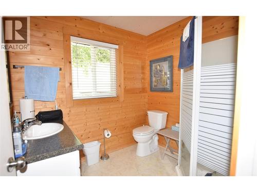 bathroom - 1 Imtil Road, Vernon, BC - Indoor Photo Showing Bathroom