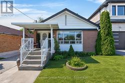 141 BUDEA CRESCENT Toronto, ON M1R 4W2