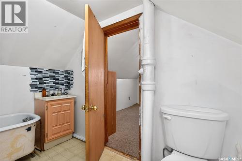 528 Ominica Street E, Moose Jaw, SK 
