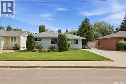 2221 Munroe AVENUE S  Saskatoon, SK S7J 1S2