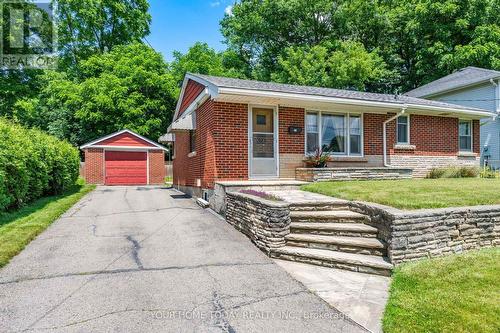 32 DAYFOOT DRIVE  Halton Hills, ON L7G 2L1