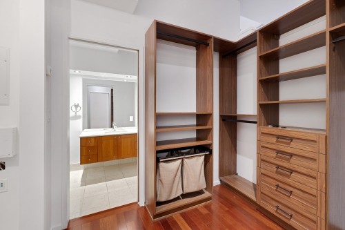 Penderie (Walk-in) - 507-64 Rue St-Paul O., Montréal (Ville-Marie), QC 