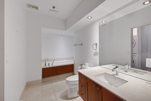Salle de bains attenante à la CCP - 507-64 Rue St-Paul O., Montréal (Ville-Marie), QC 