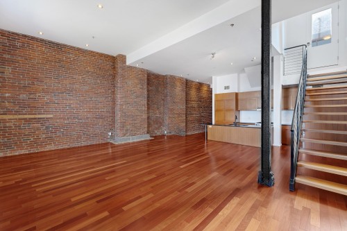 Salon - 507-64 Rue St-Paul O., Montréal (Ville-Marie), QC 