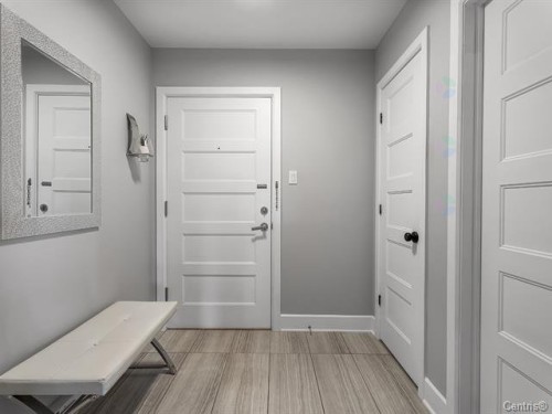Mud Room - 403-116 Rue Dubois, Saint-Eustache, QC 