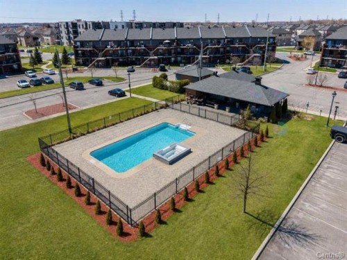 Piscine - 5268 Av. Eliot, Laval (Chomedey), QC - Outdoor