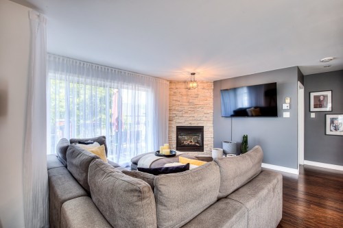 Salon - 5268 Av. Eliot, Laval (Chomedey), QC - Indoor Photo Showing Living Room With Fireplace