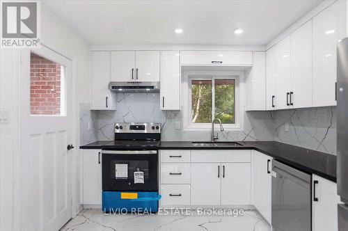 4002 Brandon Gate Drive, Mississauga, ON - Indoor Photo Showing Kitchen With Double Sink With Upgraded Kitchen