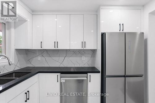 4002 Brandon Gate Drive, Mississauga, ON - Indoor Photo Showing Kitchen With Double Sink