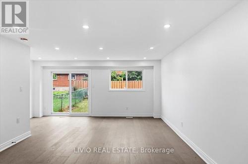 4002 Brandon Gate Drive, Mississauga, ON - Indoor Photo Showing Other Room