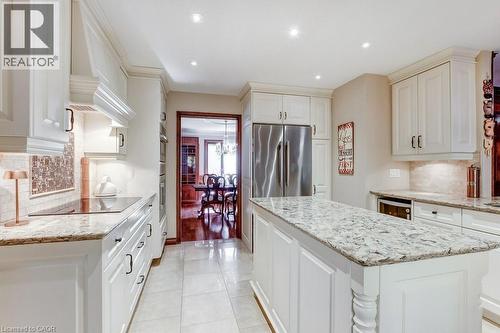 215 Briar Hill Crescent, Ancaster, ON - Indoor Photo Showing Kitchen With Upgraded Kitchen