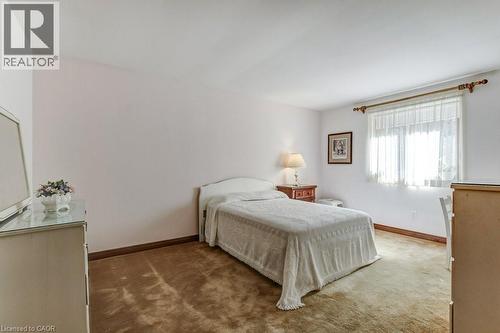 215 Briar Hill Crescent, Ancaster, ON - Indoor Photo Showing Bedroom