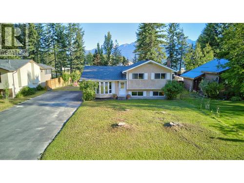 1325 Pine Drive  Golden, BC V0A 1H1