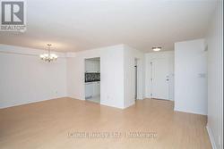906 - 135 HILLCREST AVENUE Mississauga, ON L5B 4B1