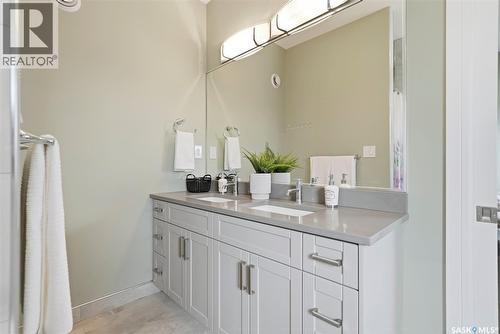 211 Burgess Bay, Saskatoon, SK 