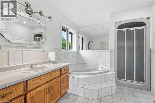 42 Fox Run, Brantford, ON - Indoor Photo Showing Bathroom