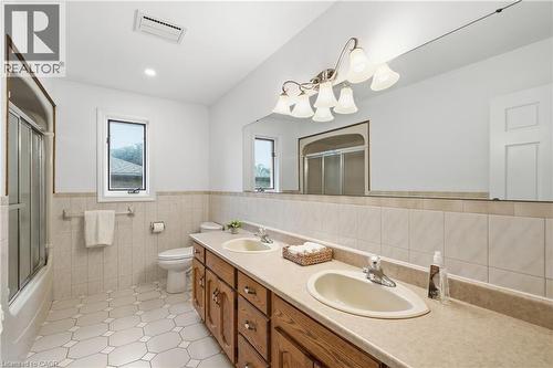 42 Fox Run, Brantford, ON - Indoor Photo Showing Bathroom
