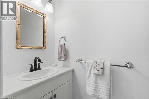 42 Fox Run, Brantford, ON - Indoor Photo Showing Bathroom