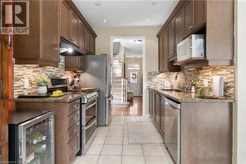 30 Doon Mills Drive, Kitchener, ON - Indoor Photo Showing Kitchen With Upgraded Kitchen