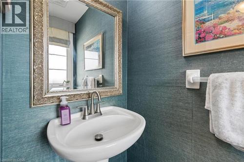 30 Doon Mills Drive, Kitchener, ON - Indoor Photo Showing Bathroom