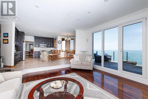 Sunken living room with a view! - 6 Jacob'S Landing, Grimsby (Grimsby Beach), ON 