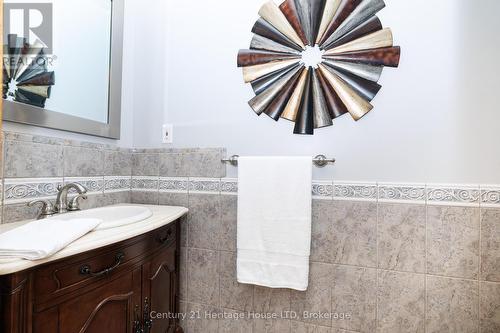 2 piece main floor bath - 6 Jacob'S Landing, Grimsby (Grimsby Beach), ON 